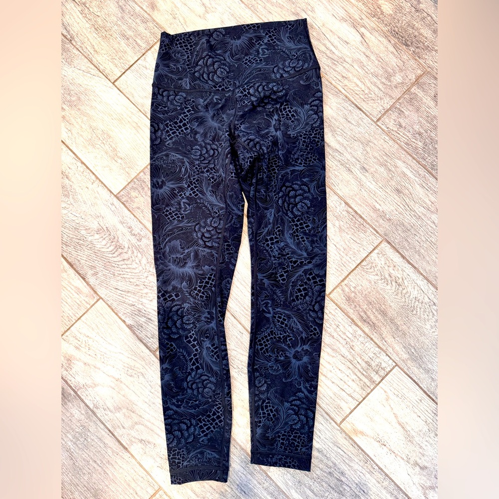 Lululemon leggings size 6 25”